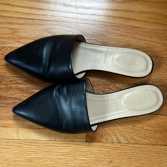 Evelane The Pointed Toe Black Leather Slide - Picture 2 of 6